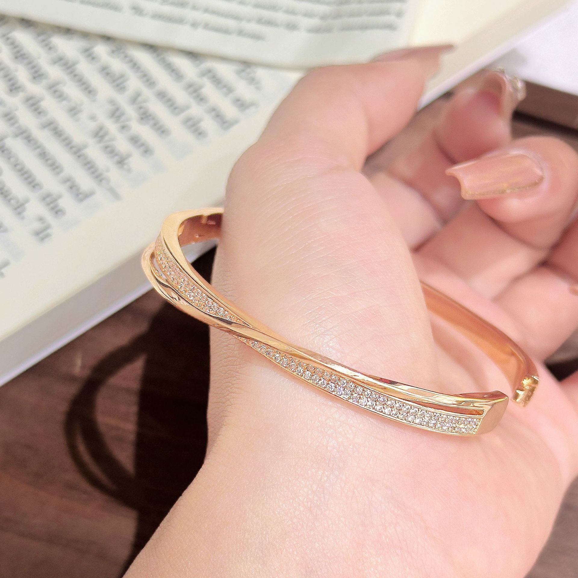 VANZECHY Mobius Starry Sky Bracelet | Gold-Plated Copper & Zircon